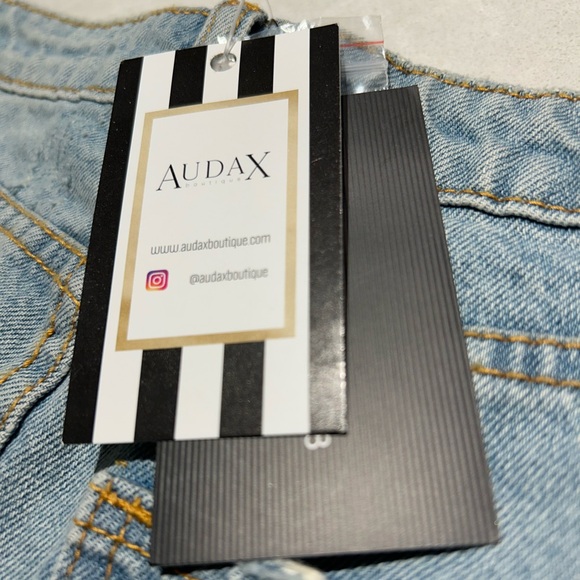 BNWT Signature 8 Denim Shorts Size S - Picture 5 of 5